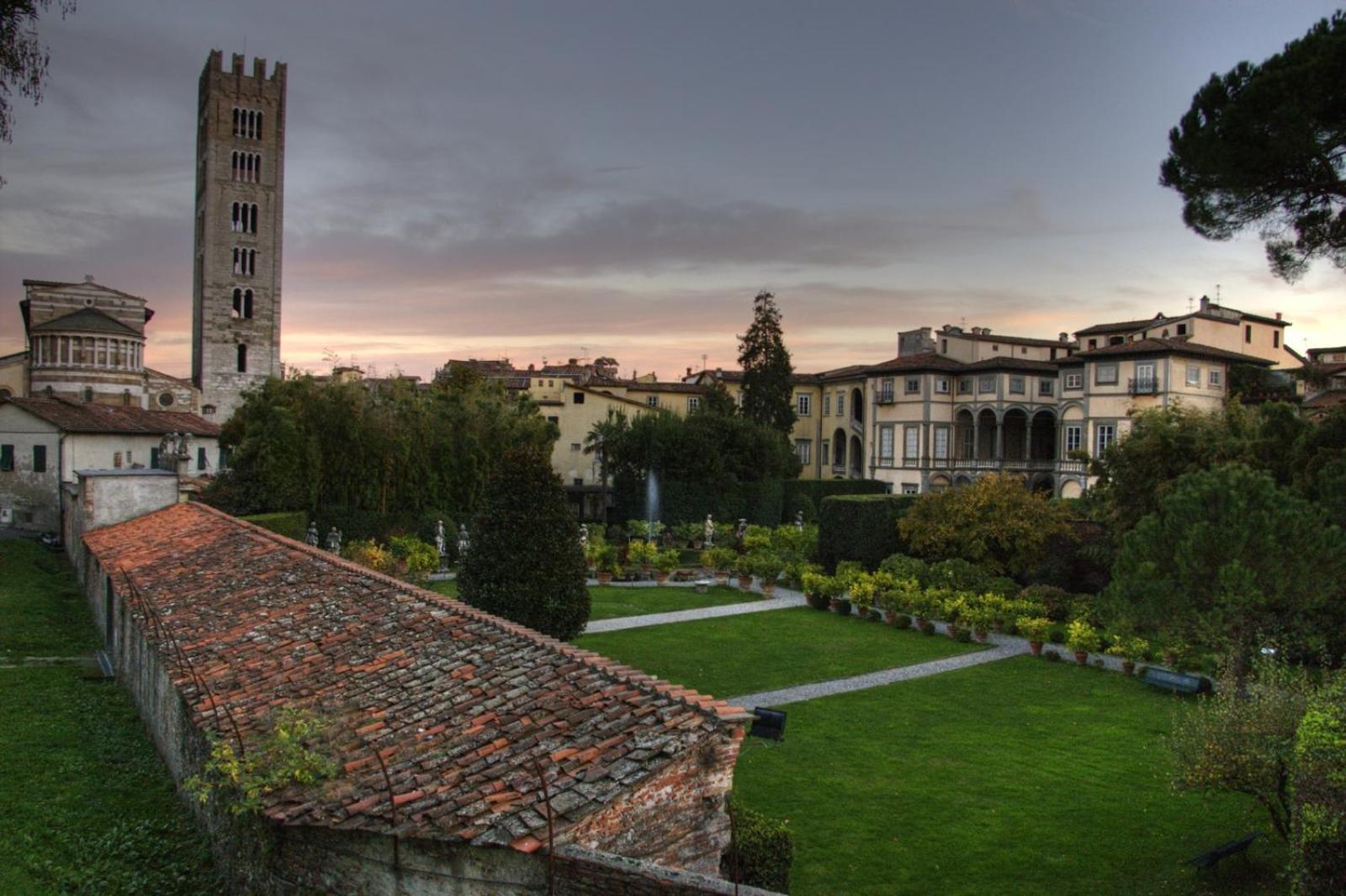 Gem In The City Center Of Lucca With Air Conditioning - Exclusive Ground Floor House Inside The Walls Close To Botanical Garden And Piazza San Martino Villa Exterior photo